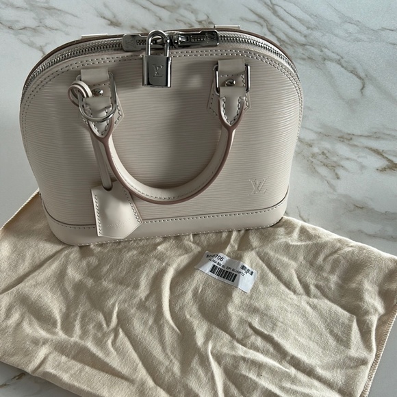 **SOLD**AUTHENTIC LOUIS VUITTON ALMA BB QUARTZ - Picture 3 of 5